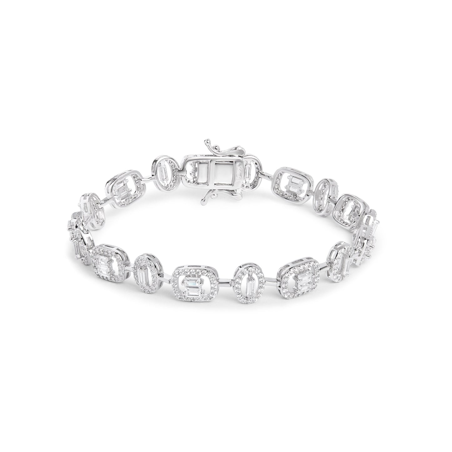 A Lustrous-Diamond-Silver-Bracelet