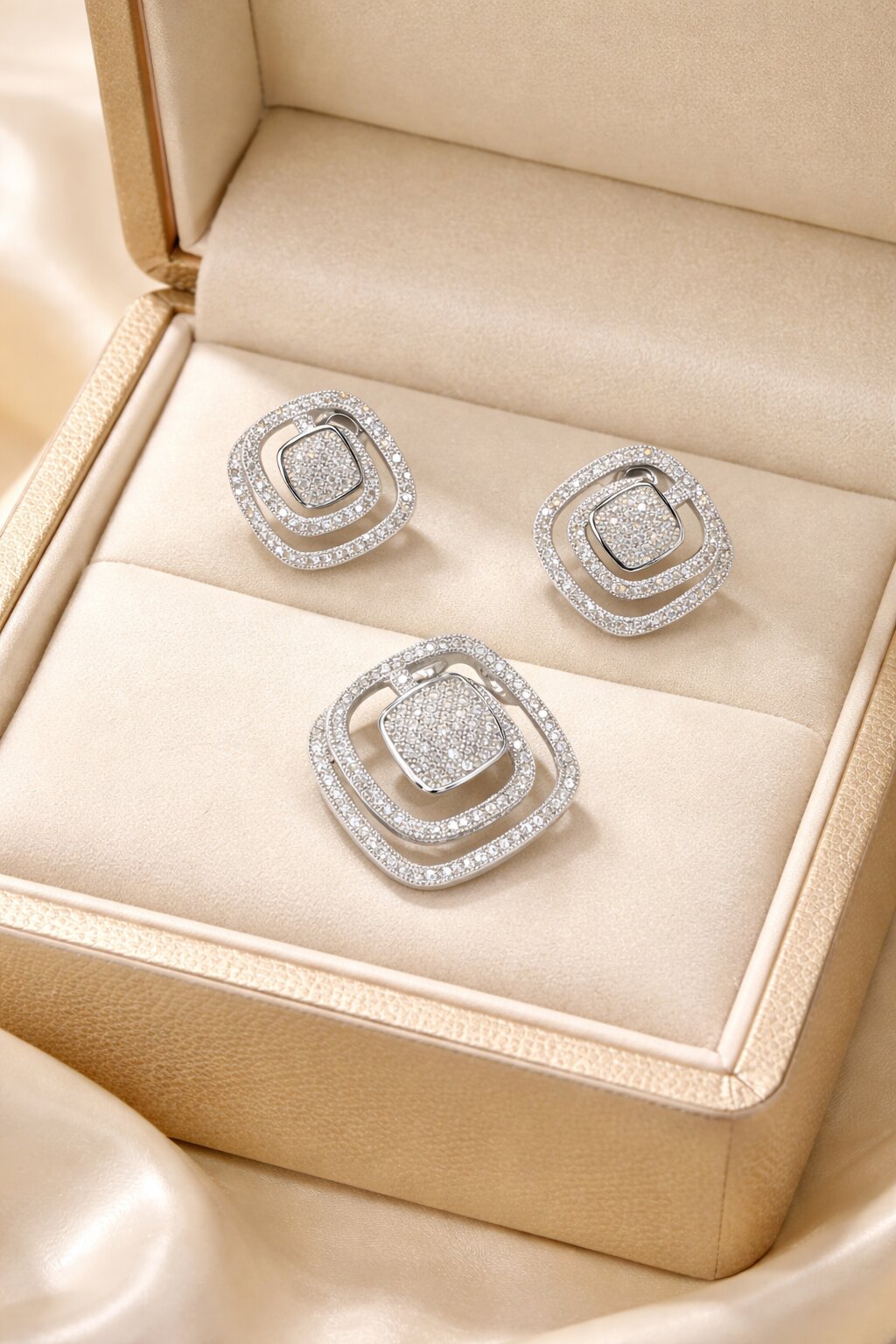 Shimmering Silver Pendant Set