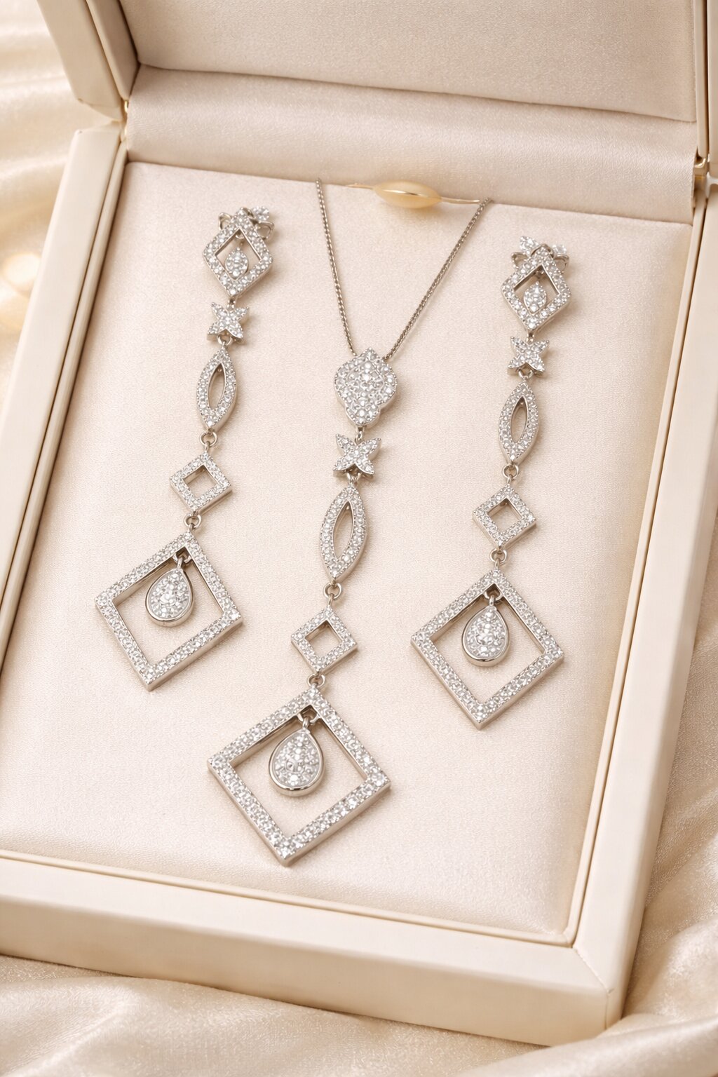 Sparkle Touch Silver Pendant Set