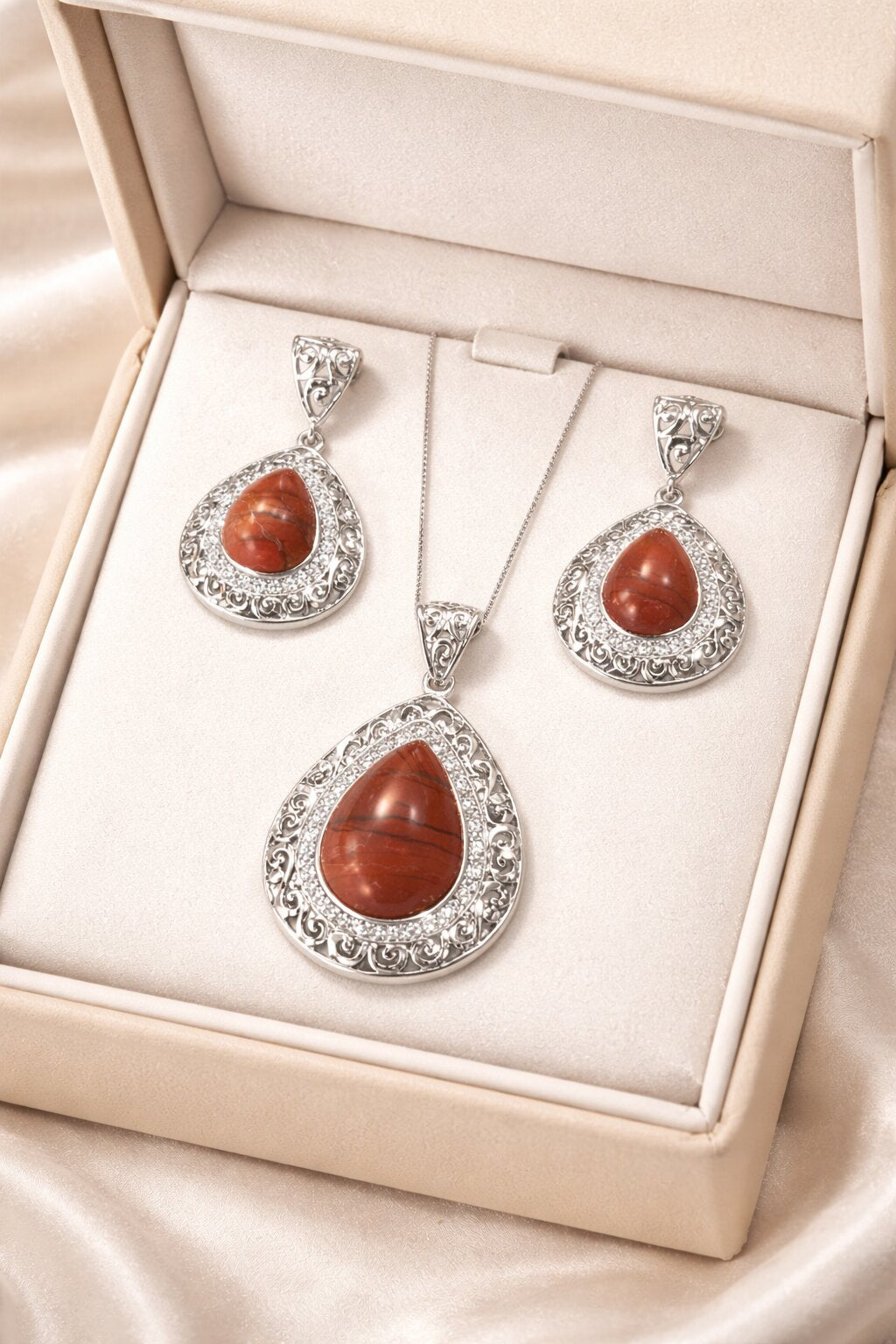 Elegant Glow Silver Pendant Set
