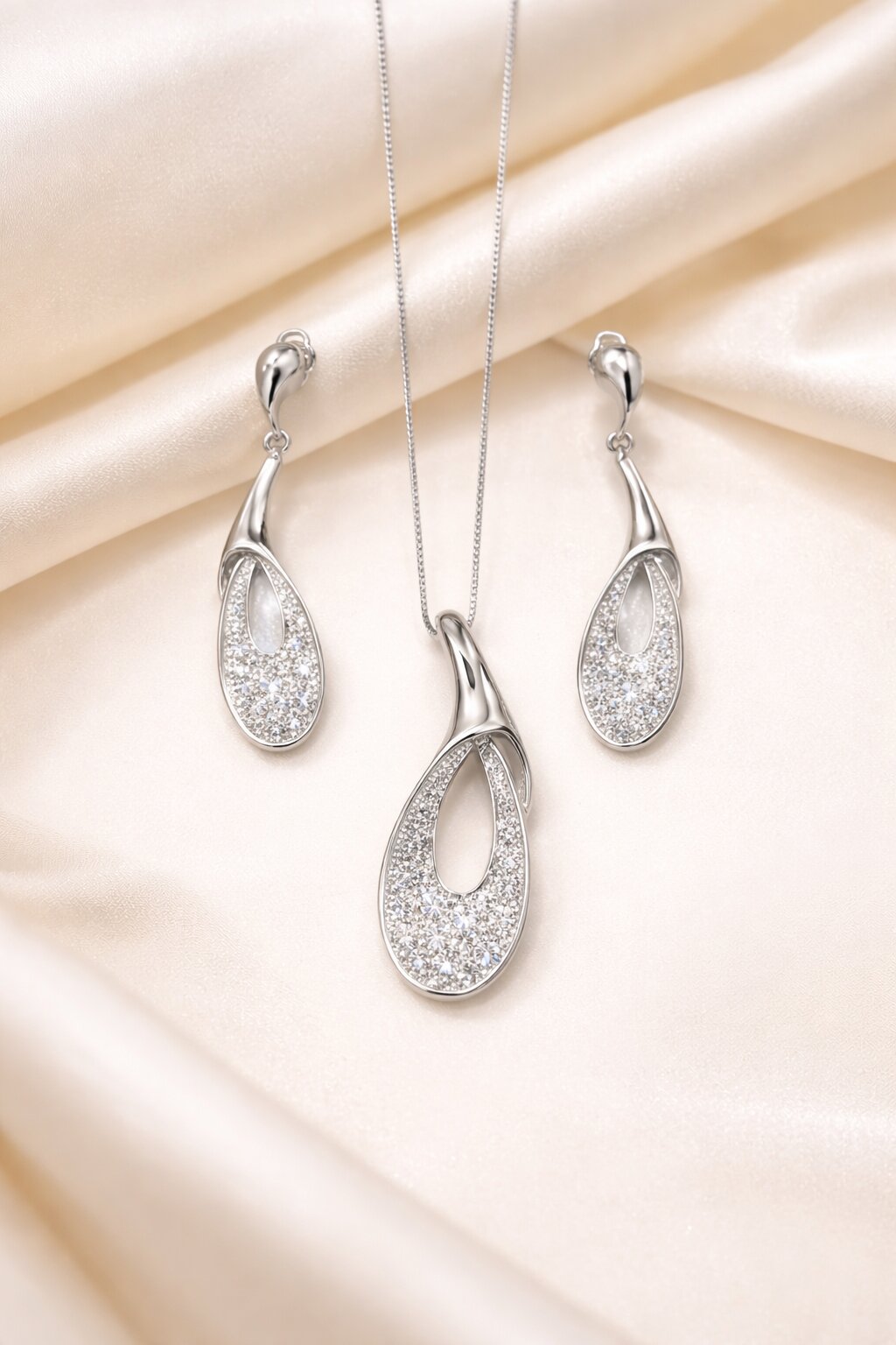 Classic Silver Pendant Set