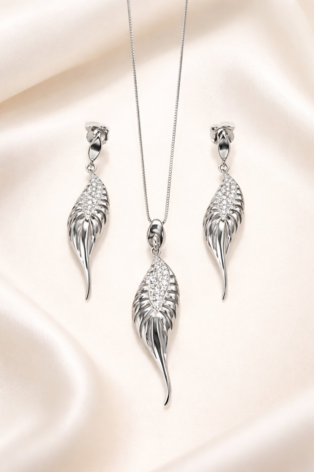 Charming Silver Pendant Set