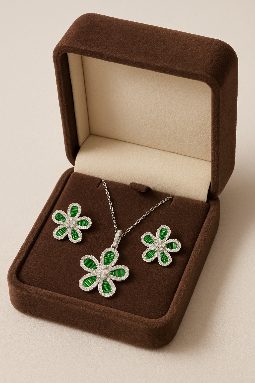 Emerald Flower Silver Pendant Set