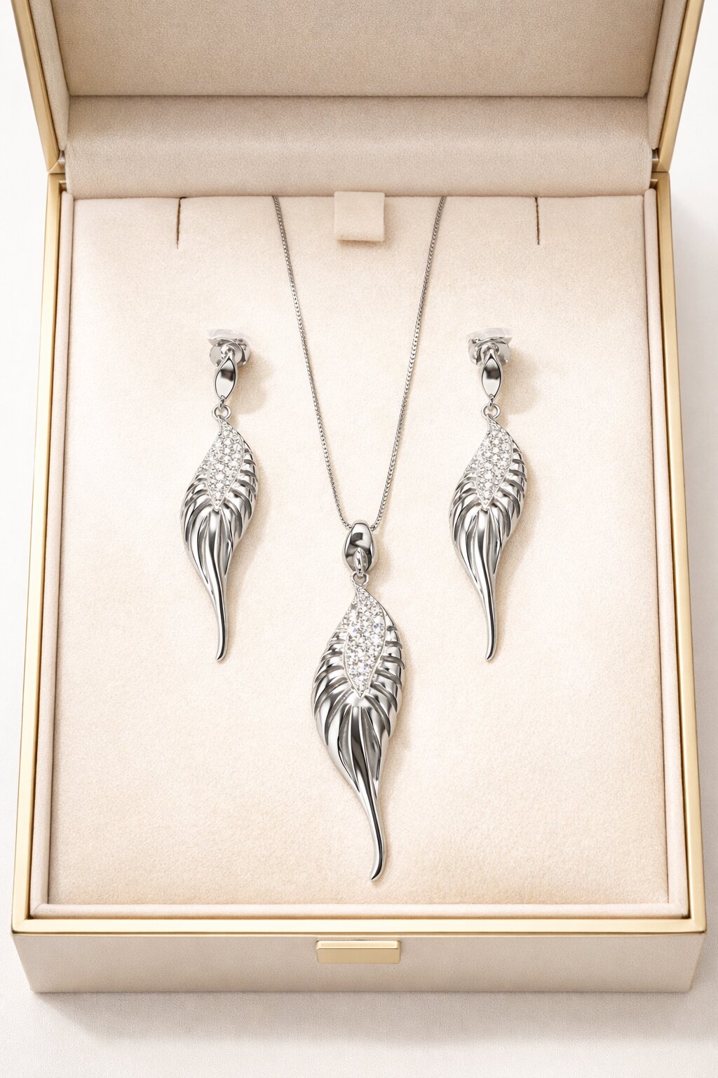 Charming Silver Pendant Set