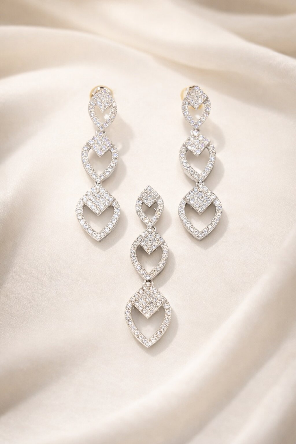 Royal Glow Silver Pendant Set