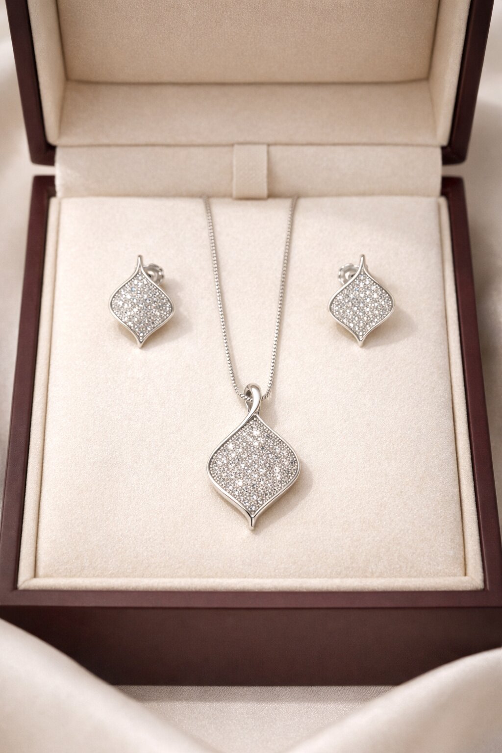 Brilliant Silver Pendant Set