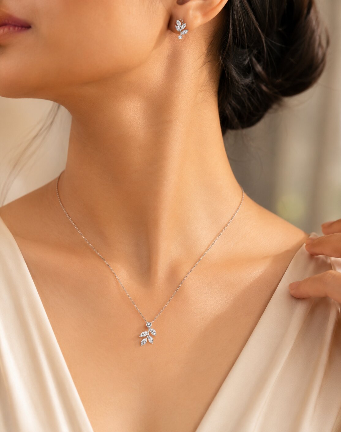 Velora Leaf Pendant Set