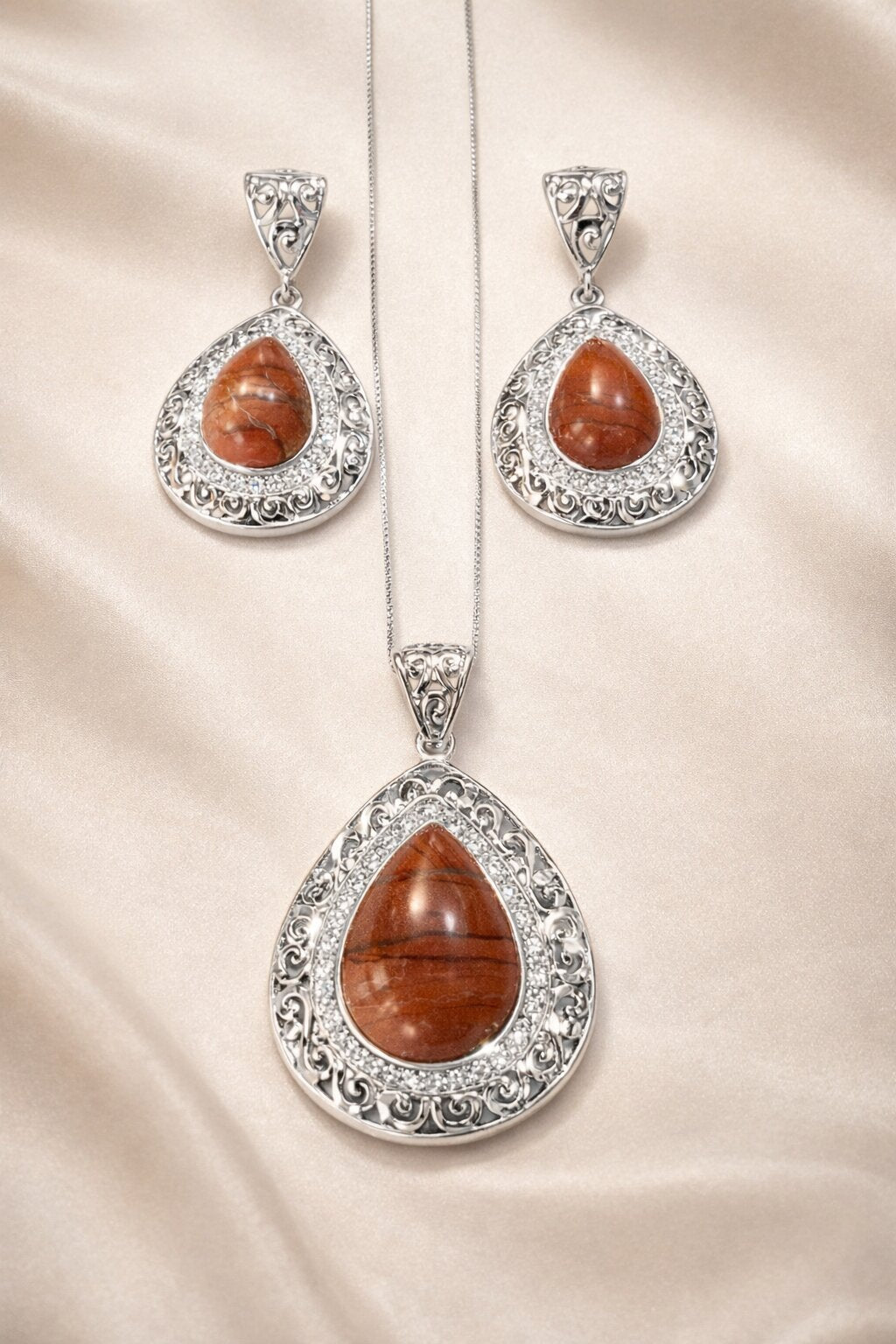 Elegant Glow Silver Pendant Set