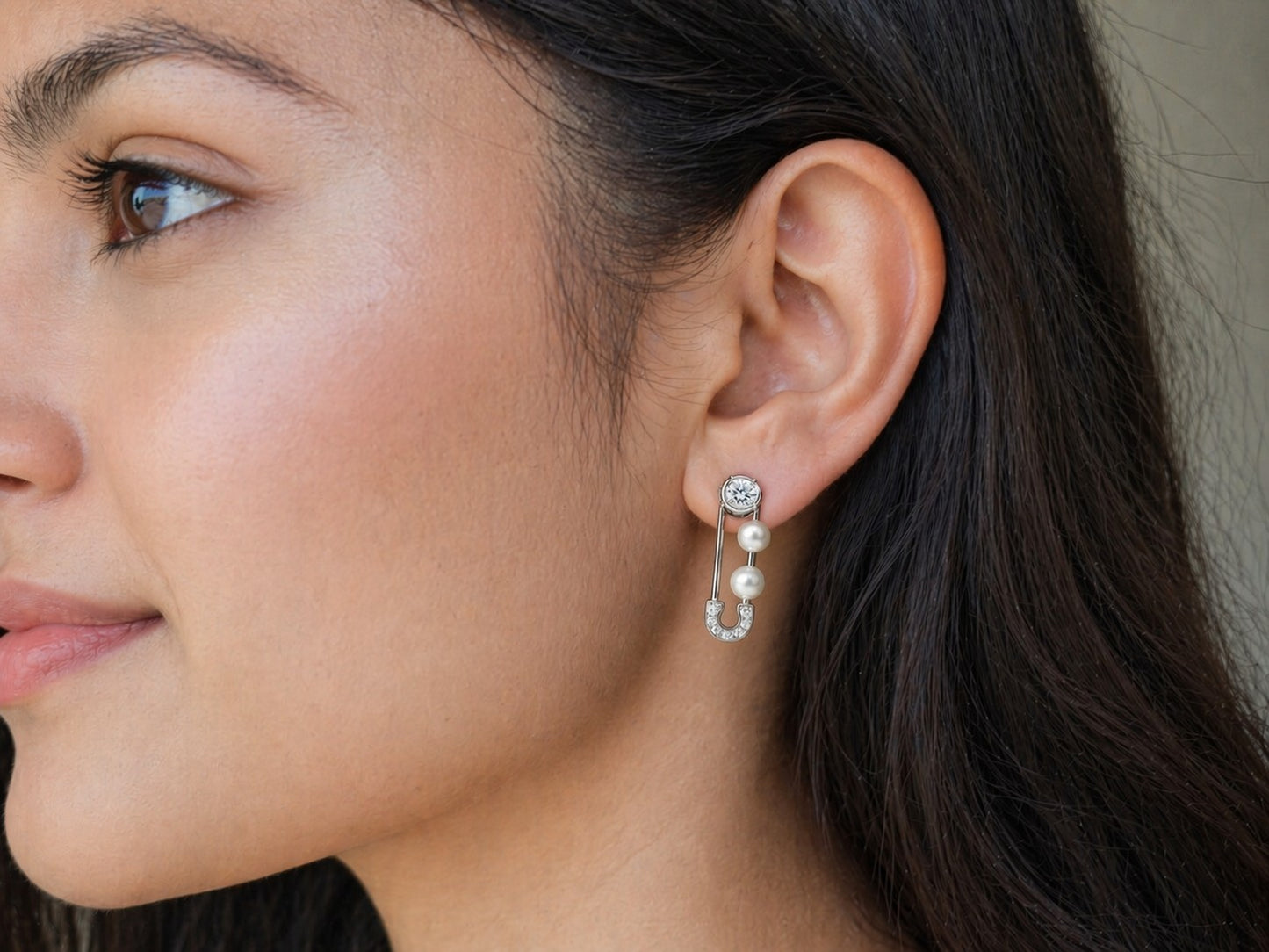 Chic Pearl And Diamond Silver Earrings
