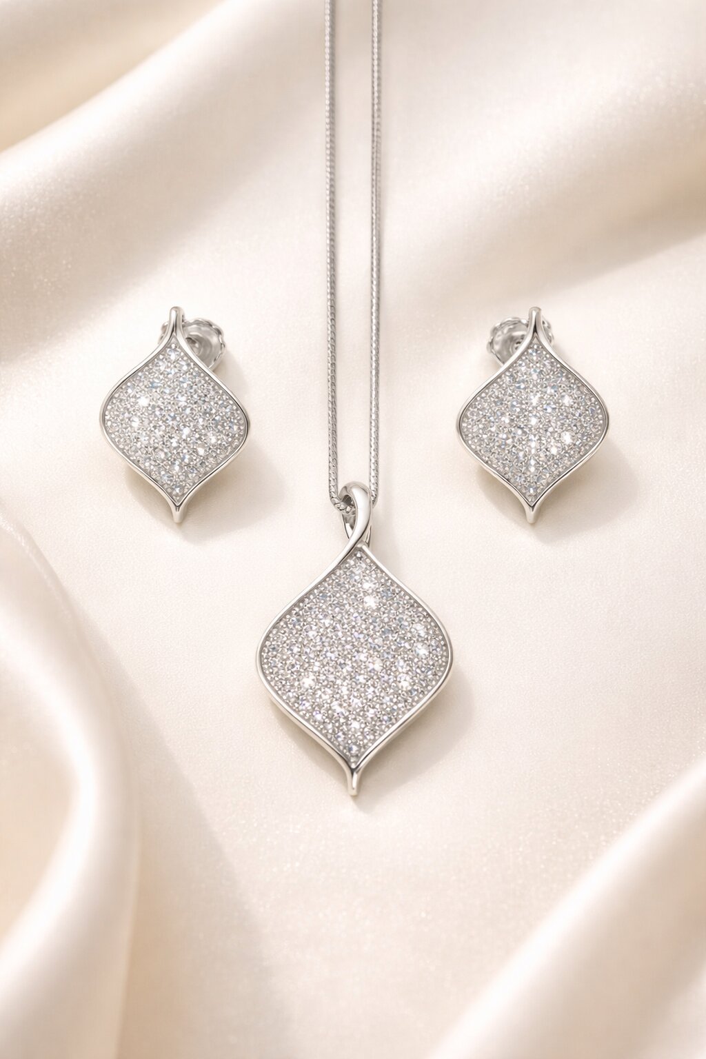 Brilliant Silver Pendant Set