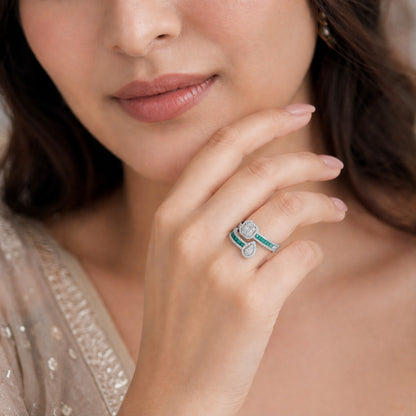 Elegant Toi-Moi Emerald And Diamond Silver Ring