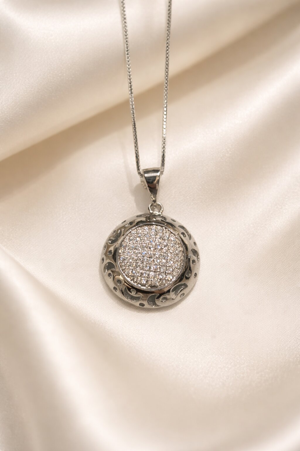 Dazzling Silver Pendant
