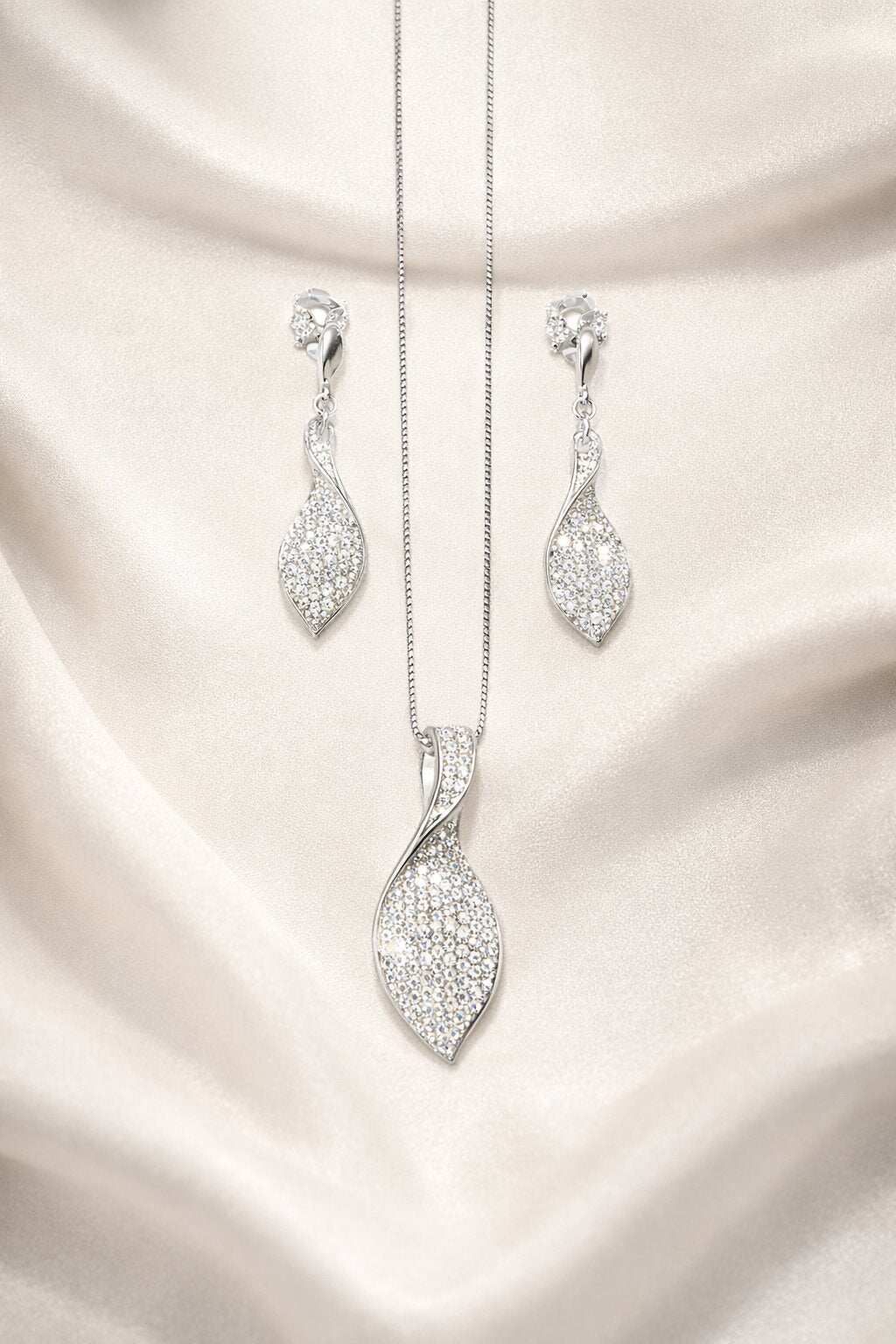 Sparkling Silver Pendant Set