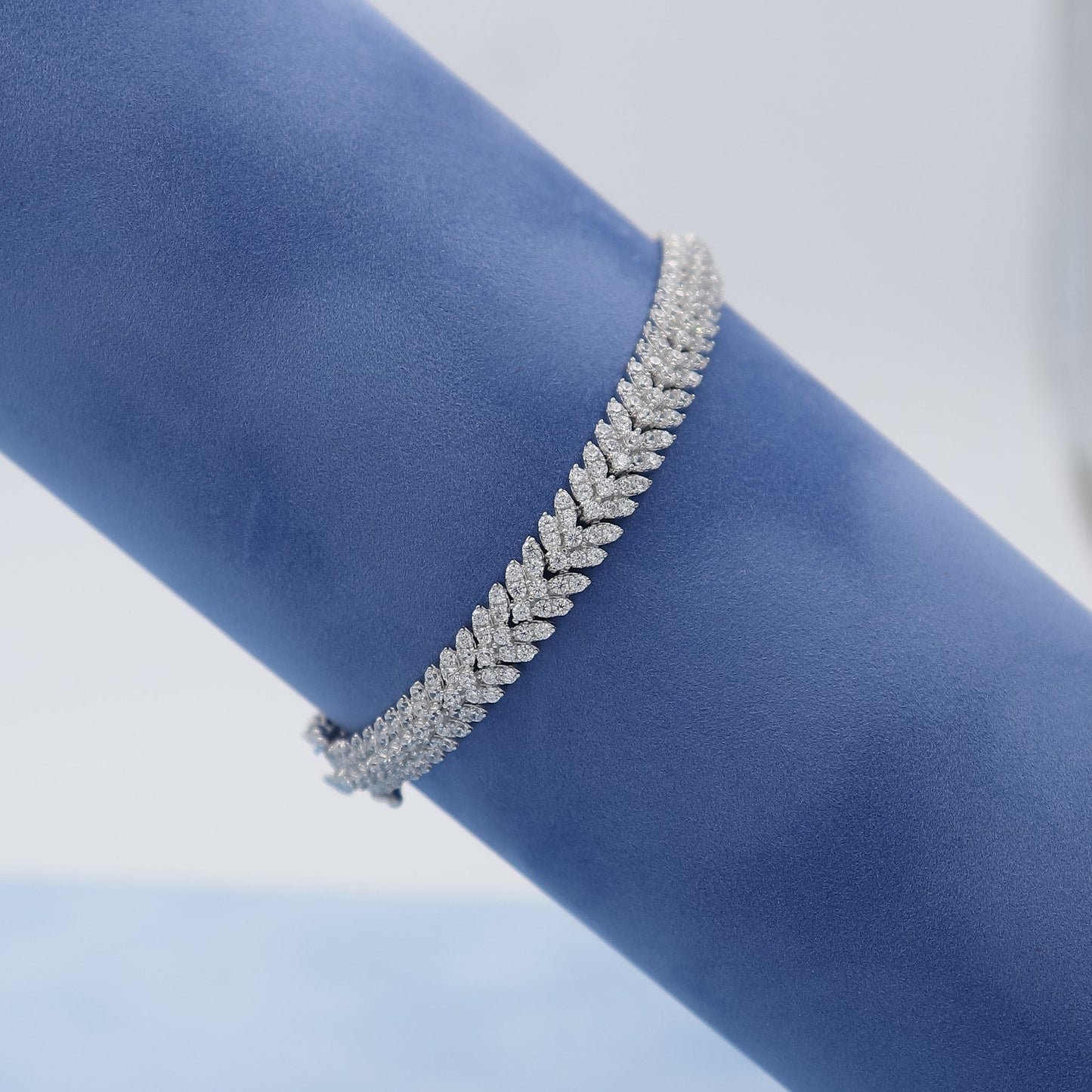 Elegant-Diamond-Silver-Tennis-Bracelet