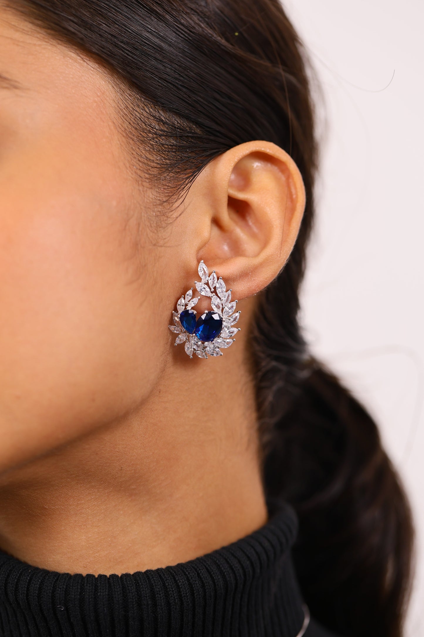 Stylish Sapphire And Crystal Silver Pendant Set