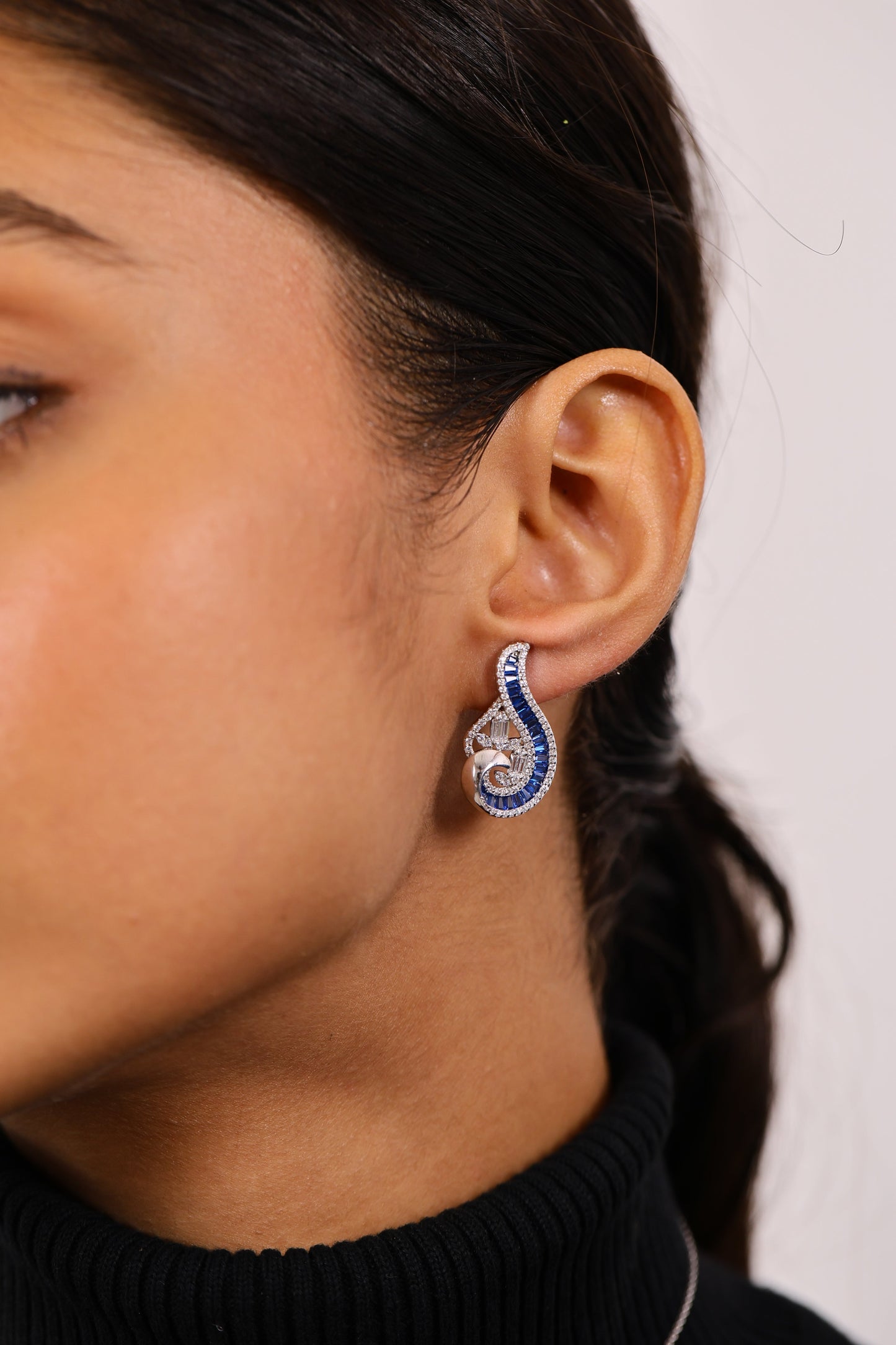 Precious Sapphire And Diamond Silver Pendant Set