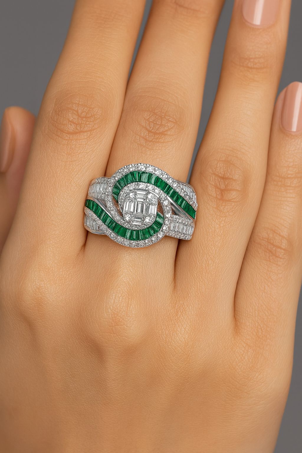 Regal Glow Emerald Silver Ring